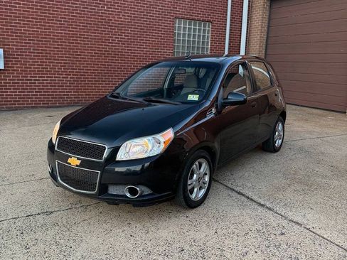 Used 2009 Chevrolet Aveo5 LT FWD image 2