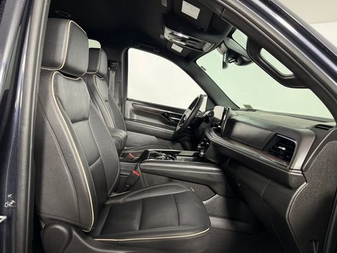 Used 2025 Chevrolet Suburban Premier image 30