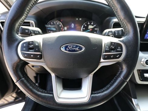 Used 2021 Ford Explorer XLT w/ Equipment Group 202A AWD/4WD image 15