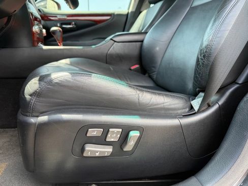 Used 2010 Lexus LS 460 w/ Comfort Pkg RWD image 9