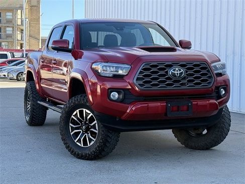 Used 2021 Toyota Tacoma TRD Sport image 2