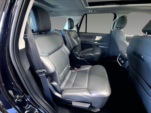 Used 2025 Ford Expedition Active AWD/4WD image 16