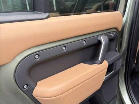 Used 2025 Land Rover Defender 110 X-Dynamic SE image 22