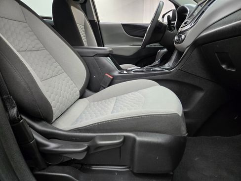 Used 2019 Chevrolet Equinox LS w/ LPO, Cargo Package FWD image 12