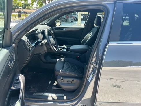 Used 2024 Volkswagen Atlas Cross Sport SE w/ Black Wheel Package FWD image 5