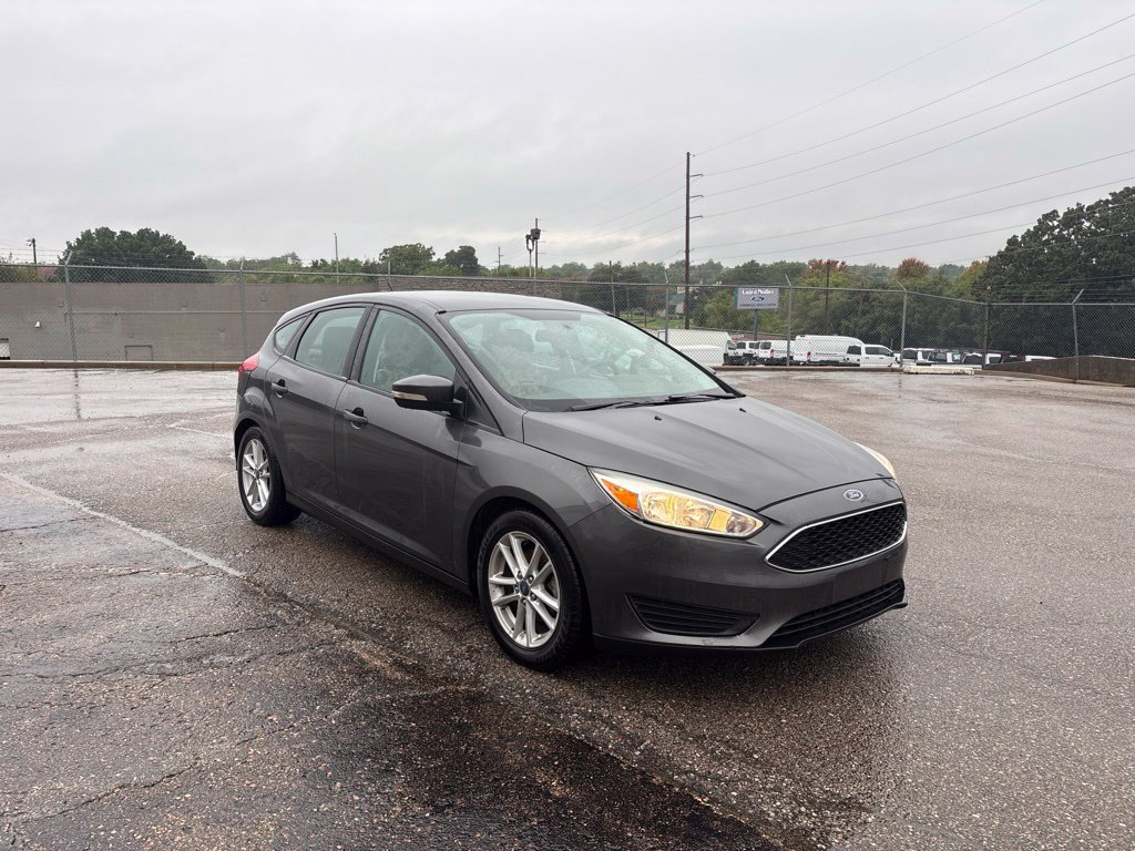Used 2016 Ford Focus SE FWD image 1