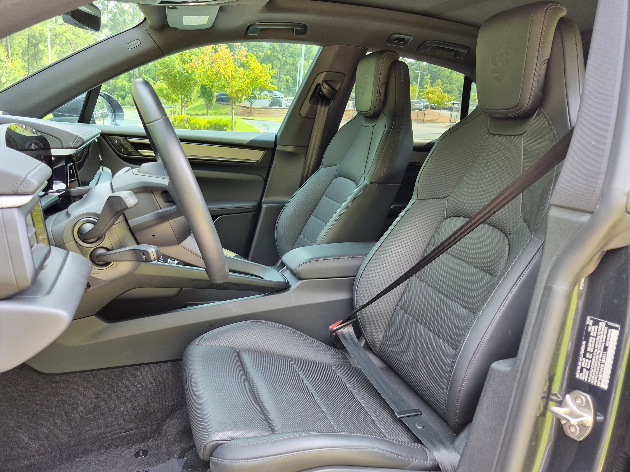 Certified 2025 Porsche Macan 4S Electric AWD/4WD image 5