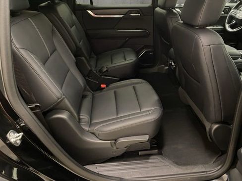 Used 2024 GMC Acadia Elevation image 24