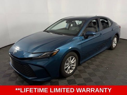 Used 2025 Toyota Camry LE image 3