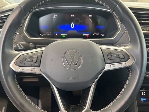 Used 2023 Volkswagen Tiguan SE FWD image 41