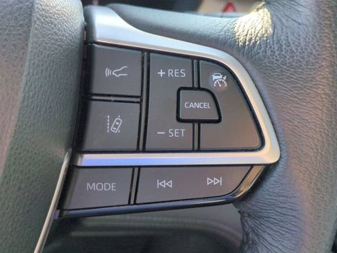 Used 2023 Toyota Sienna XLE FWD image 17