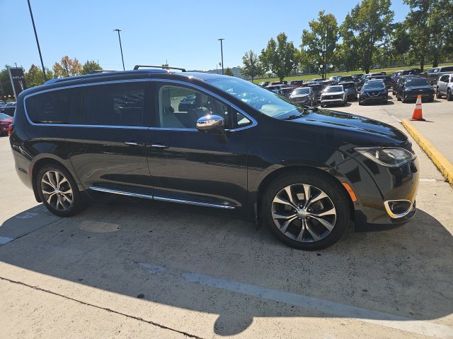 Used 2017 Chrysler Pacifica Limited FWD image 21