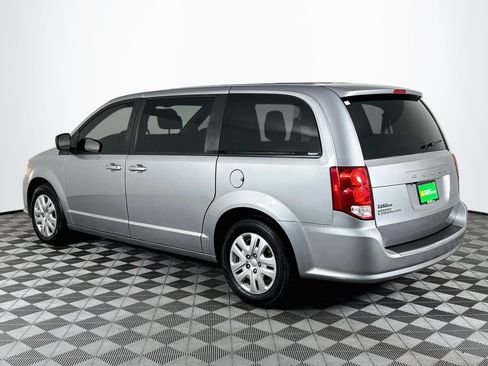 Used 2018 Dodge Grand Caravan SE FWD image 6