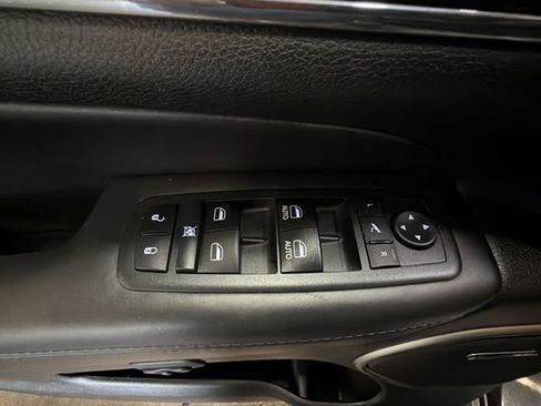 Used 2018 Jeep Grand Cherokee Overland AWD/4WD image 13