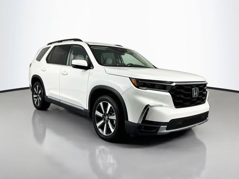 Certified 2024 Honda Pilot Touring image 3
