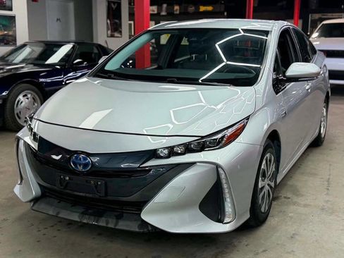 Used 2017 Toyota Prius Prime Premium FWD image 1