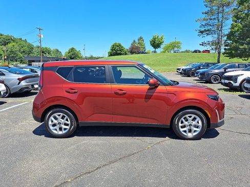 Certified 2023 Kia Soul LX w/ Option Group 015 FWD image 17