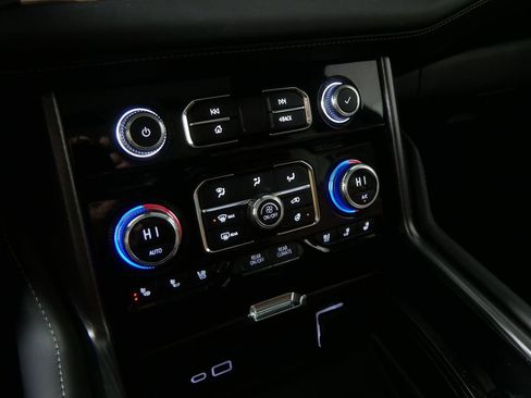 Used 2023 GMC Yukon Denali Ultimate AWD/4WD image 32