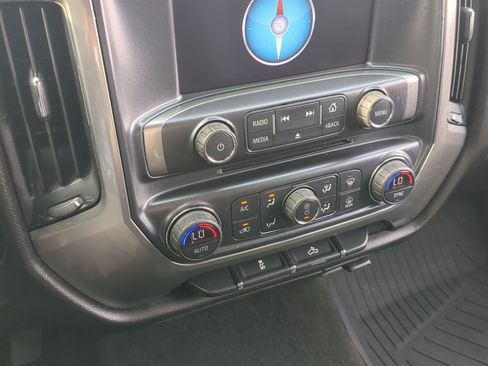 Used 2018 Chevrolet Silverado 1500 LT w/ LT Eassist Package AWD/4WD image 18
