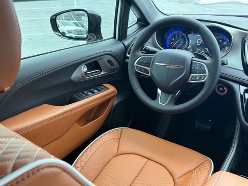 New 2026 Chrysler Pacifica Pinnacle image 38