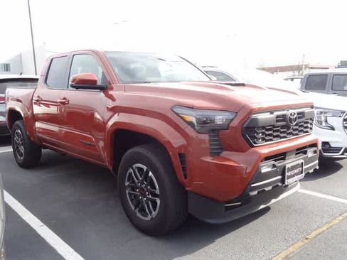 Used 2025 Toyota Tacoma TRD Sport w/ TRD Sport Premium Package image 4