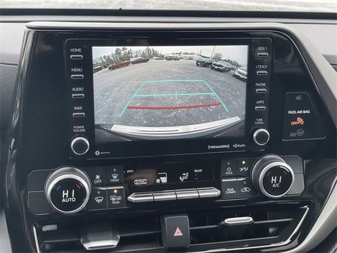 Used 2022 Toyota Highlander LE image 14