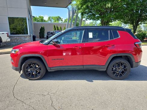Used 2024 Jeep Compass Latitude w/ Altitude Special Edition AWD/4WD image 6