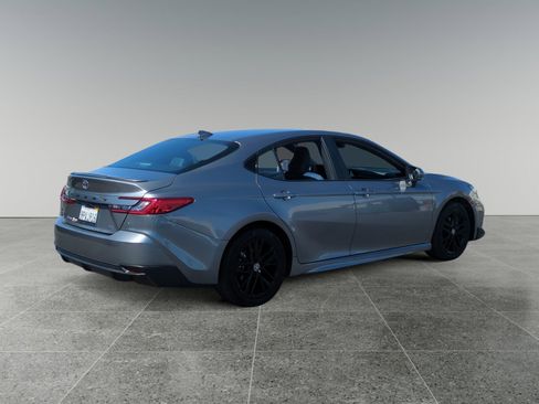 Used 2025 Toyota Camry SE image 5