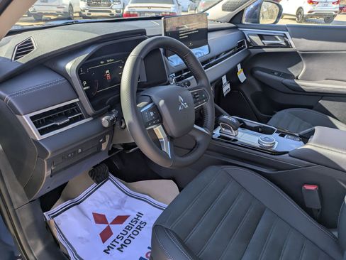 New 2026 Mitsubishi Outlander SE FWD image 9