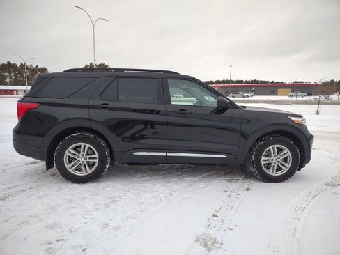 Used 2022 Ford Explorer XLT w/ Equipment Group 202A image 6