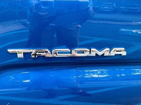 Used 2017 Toyota Tacoma TRD Off-Road w/ Tow Package AWD/4WD image 28