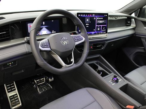 New 2026 Volkswagen Tiguan SE R-Line FWD image 15