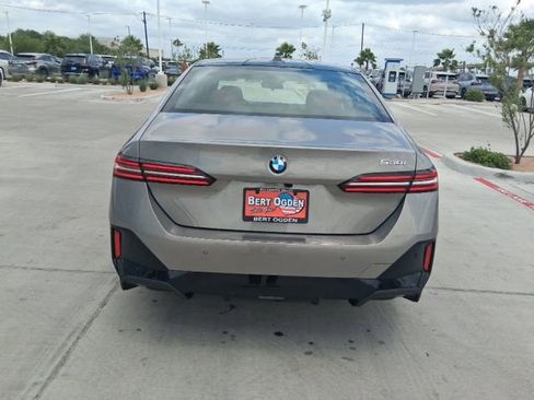 New 2026 BMW 530i w/ M Sport Package RWD image 5