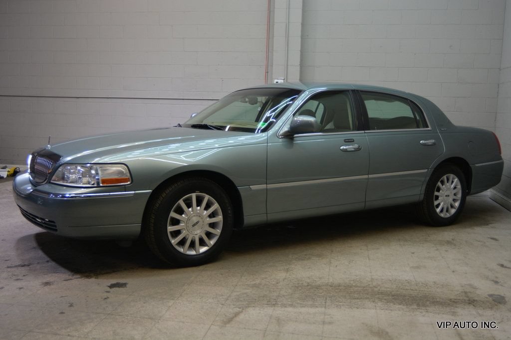 Used 2006 Lincoln Town Car Signature RWD image 30