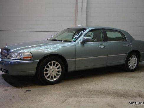 Used 2006 Lincoln Town Car Signature image 30