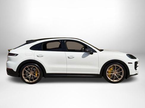 Used 2024 Porsche Cayenne Turbo GT AWD/4WD image 3
