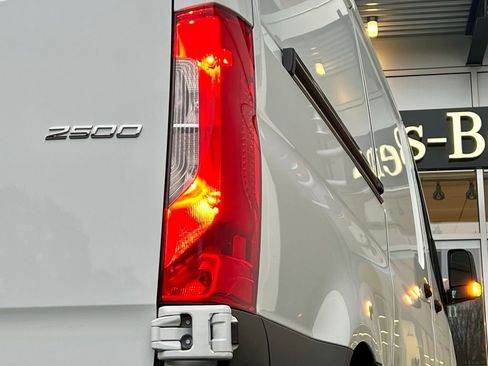 Used 2025 Mercedes-Benz Sprinter 2500 image 17