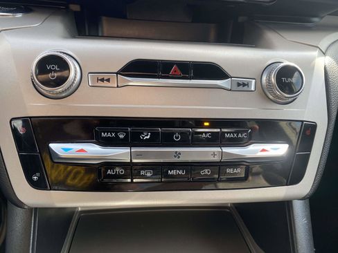 Used 2023 Ford Explorer XLT w/ Equipment Group 202A image 27