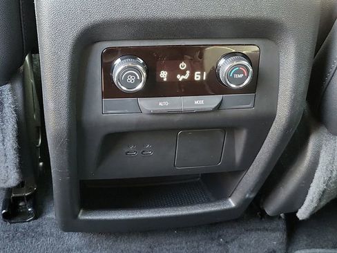 Certified 2025 Chevrolet Traverse LT image 21