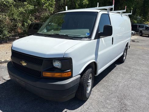 Used 2017 Chevrolet Express 2500 RWD image 14
