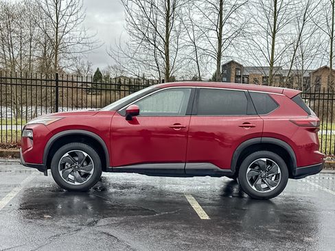 Used 2024 Nissan Rogue SV image 6