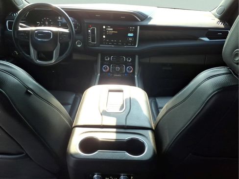 Used 2022 GMC Yukon XL Denali w/ Advanced Technology Package AWD/4WD image 8