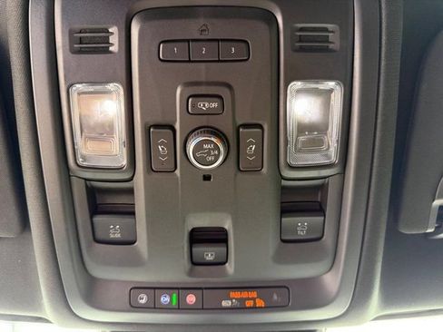 Used 2023 Cadillac Escalade Premium Luxury AWD/4WD image 28