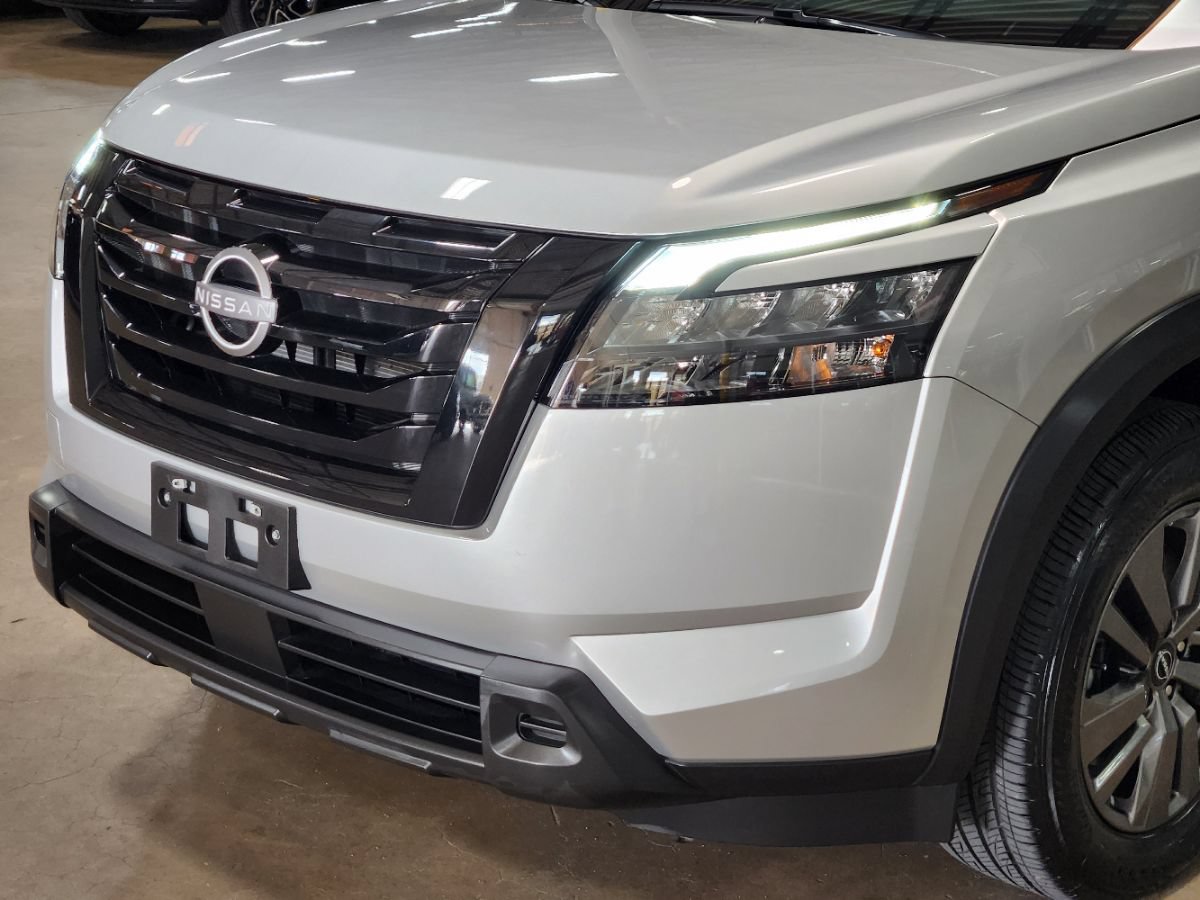 Used 2025 Nissan Pathfinder SV w/ Black Appearance Package FWD image 13