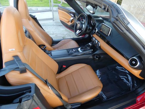 Used 2018 FIAT 124 Spider Lusso w/ Convenience Group image 22