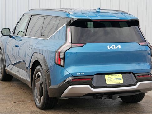 Used 2024 Kia EV9 Land image 56