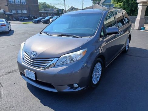 Used 2015 Toyota Sienna XLE Premium FWD image 5
