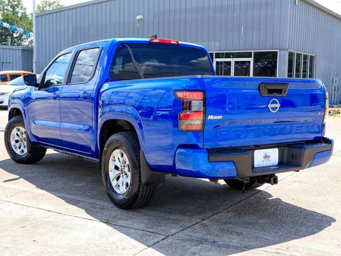 Used 2024 Nissan Frontier SV RWD image 2