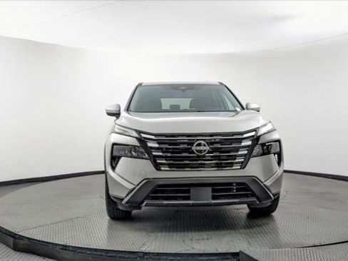 Used 2025 Nissan Rogue SV image 12