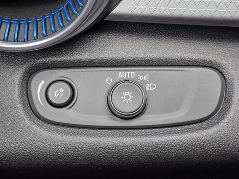 Used 2025 Chevrolet Trax LT image 24